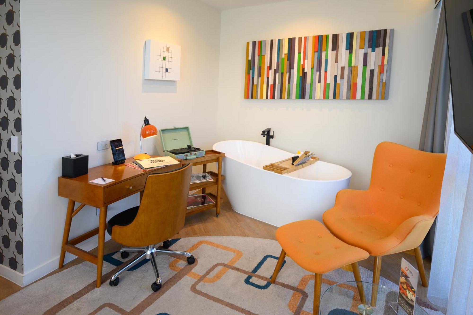 Ohtel Auckland Hotel Luaran gambar A freestanding bathtub in a modern bathroom