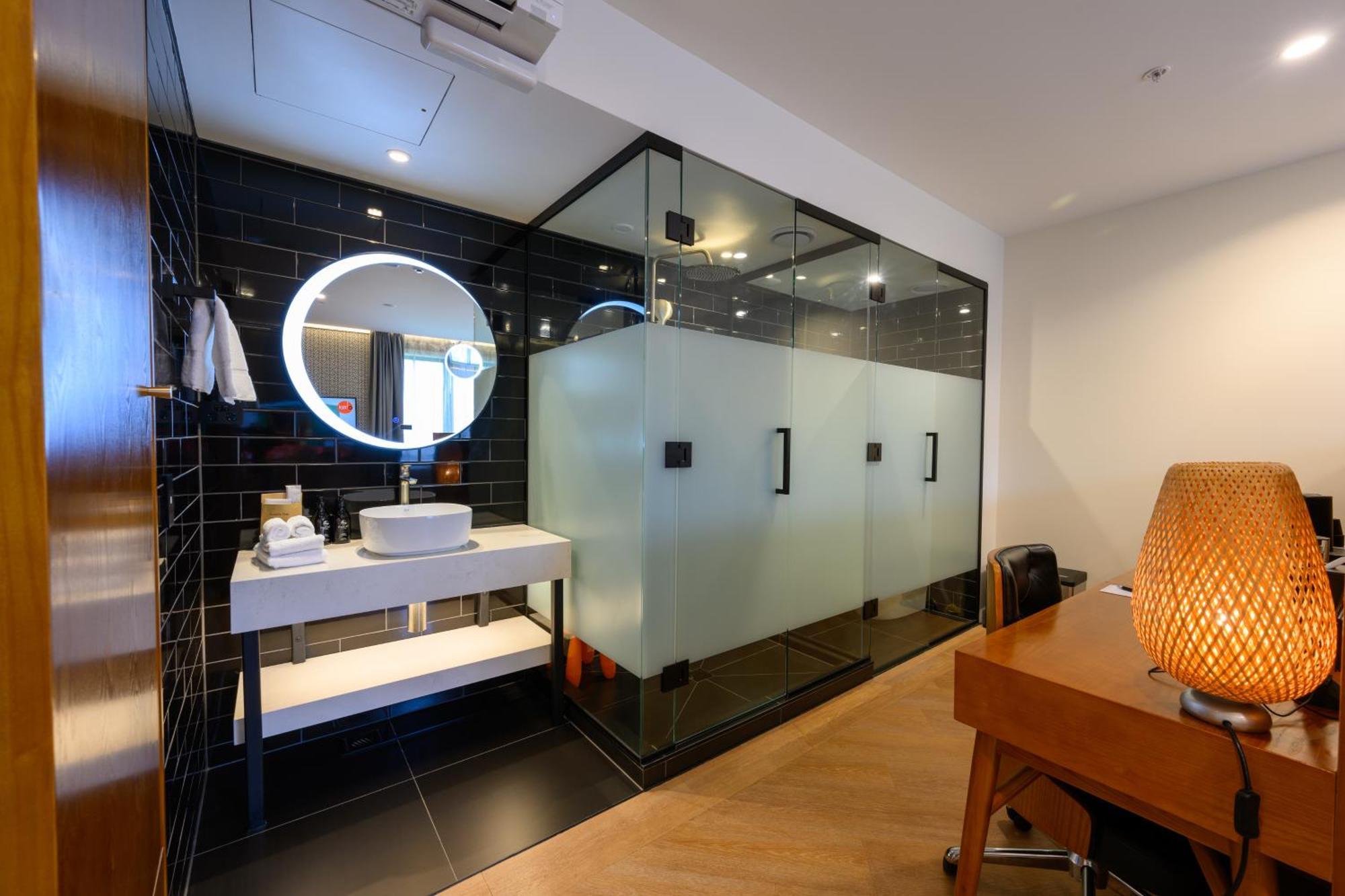 Ohtel Auckland Hotel Bilik gambar A bathroom in a hotel
