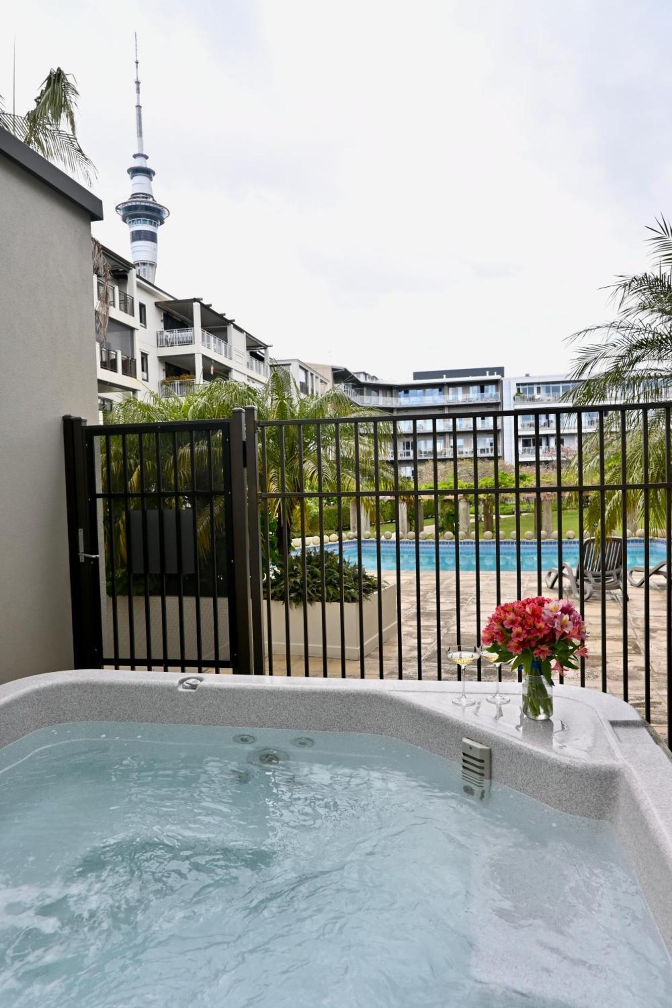 Ohtel Auckland Hotel Luaran gambar A spa in a hotel